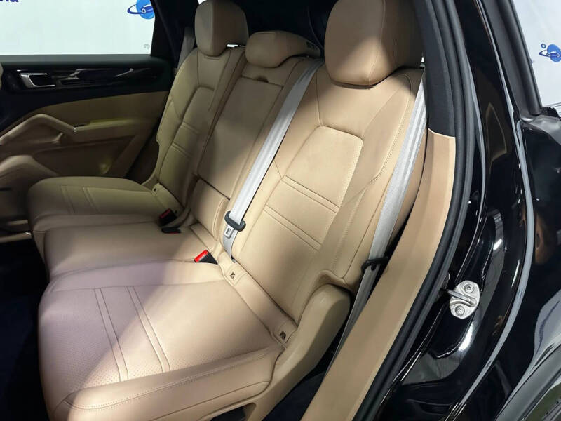 2022 Porsche Cayenne Platinum Edition