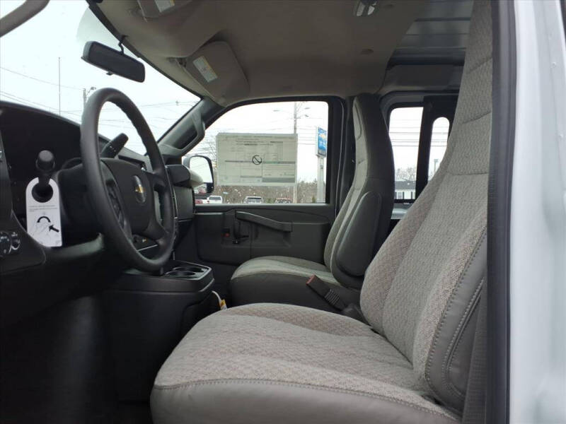 2025 Chevrolet Express 2500