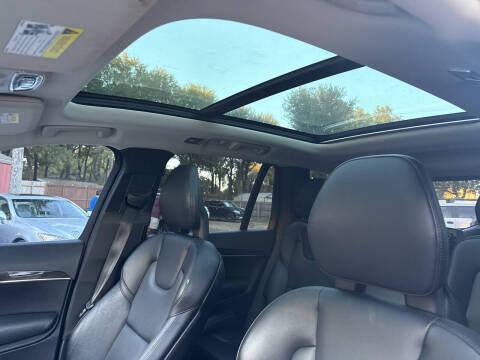 2017 Volvo XC90 T5 Momentum