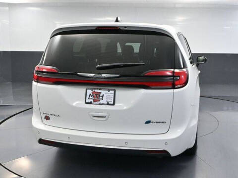 2023 Chrysler Pacifica Plug-In Hybrid Touring L
