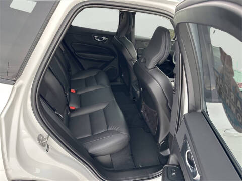 2025 Volvo XC60 B5 Plus Dark Theme