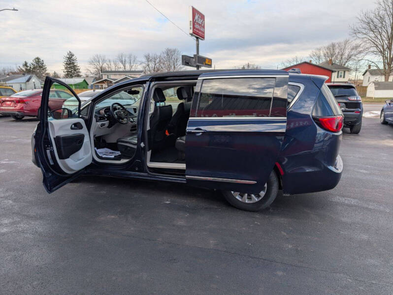 2017 Chrysler Pacifica Touring-L