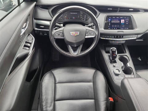 2023 Cadillac XT4 Premium Luxury