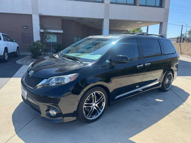 2013 Toyota Sienna SE 8-Passenger