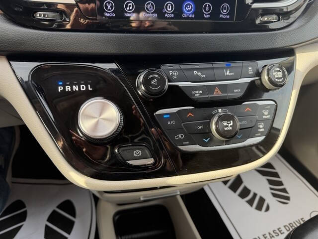 2017 Chrysler Pacifica Touring-L Plus