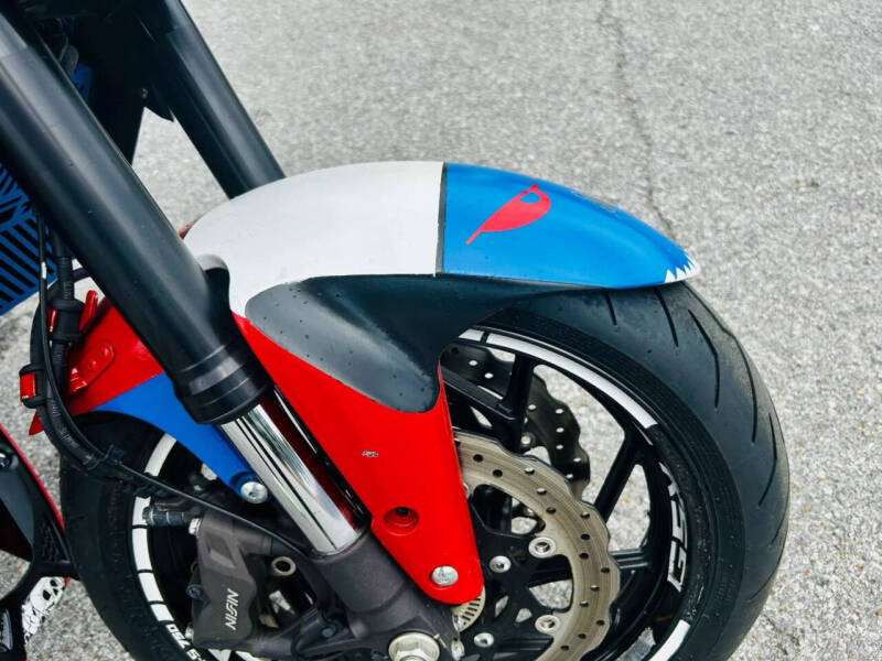 2018 Suzuki GSX-S750ZAL8