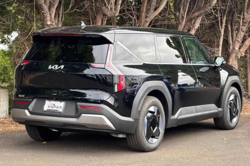 2026 Kia EV9 Light Long Range