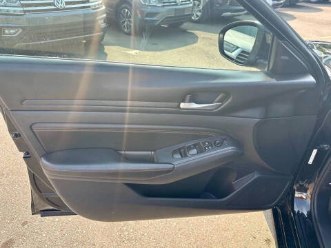 2021 Nissan Altima 2.5 SR