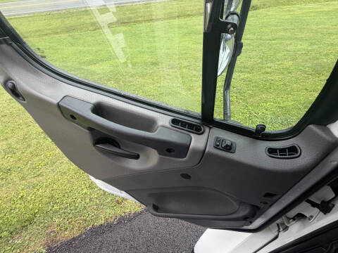 2019 Freightliner Business class M2