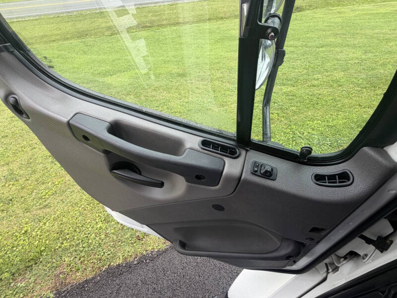 2019 Freightliner Business class M2