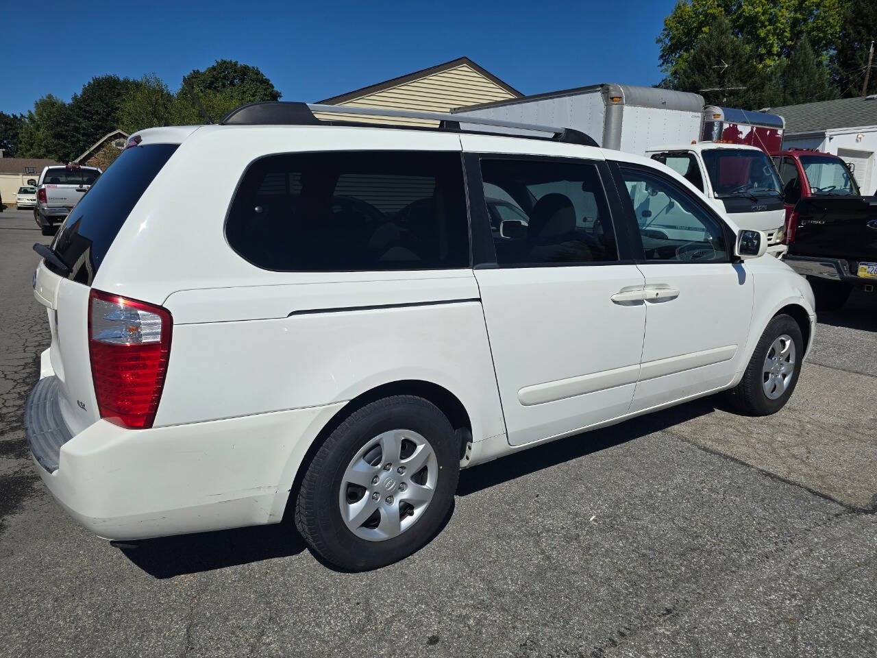 2009 Kia Sedona for sale at QUEENSGATE AUTO SALES in York, PA