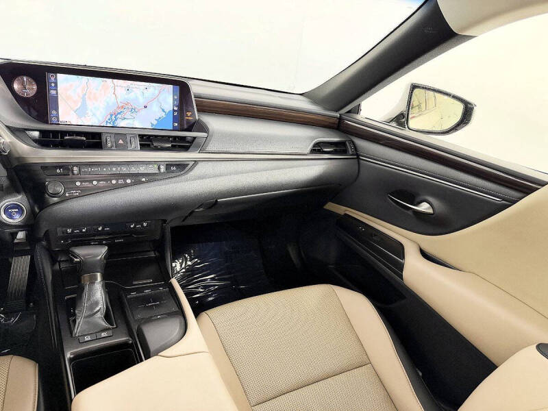 2019 Lexus ES 300h