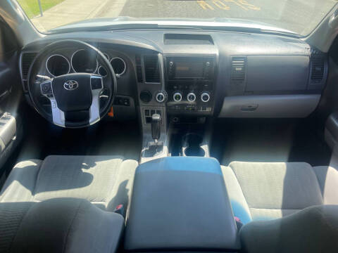 2016 Toyota Sequoia SR5