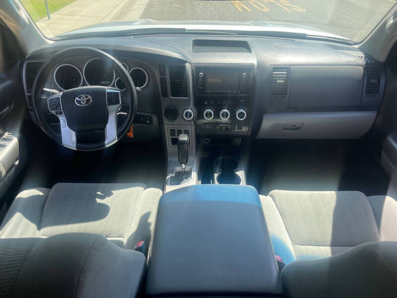 2016 Toyota Sequoia SR5