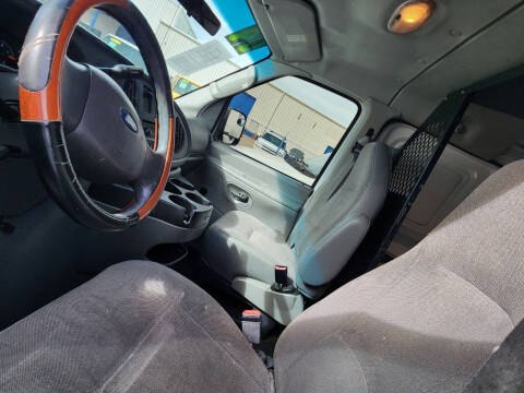 2004 Ford E-Series E-350 SD