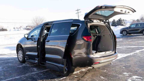 2022 Chrysler Pacifica Touring L