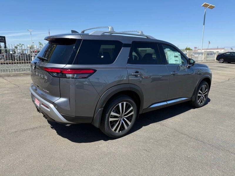 2025 Nissan Pathfinder Platinum