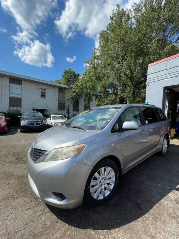 2012 Toyota Sienna LE 7-Passenger