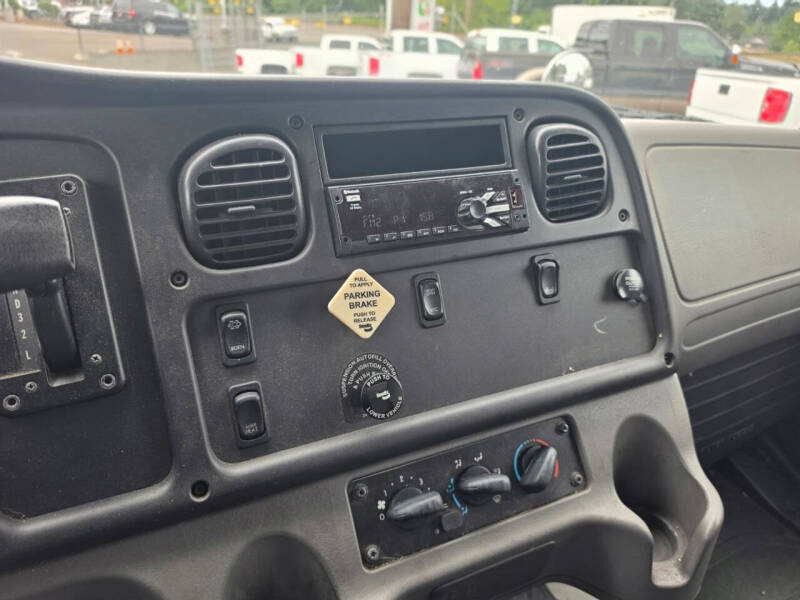 2018 Freightliner M2 106