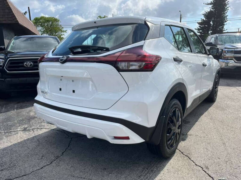 2024 Nissan Kicks S
