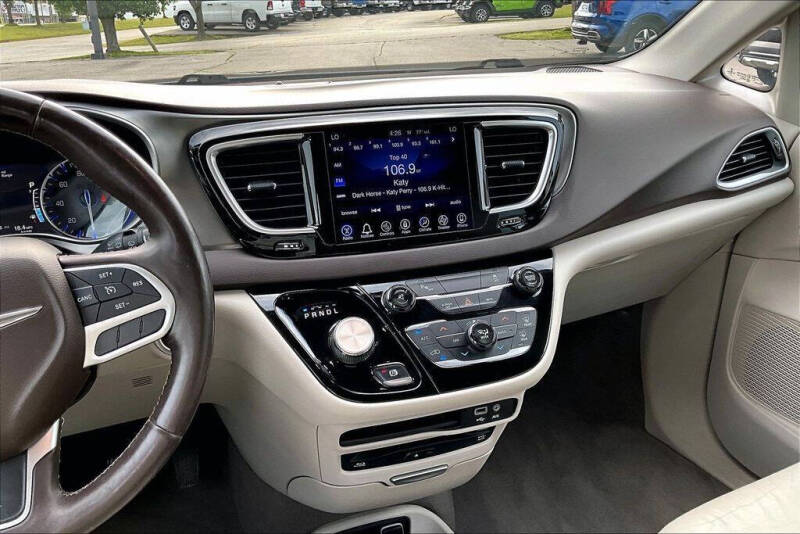 2017 Chrysler Pacifica Touring-L Plus