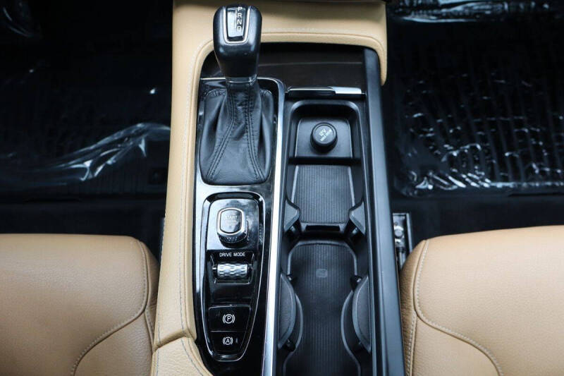 2018 Volvo XC90 T6 Momentum