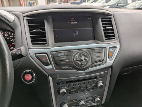 2017 Nissan Pathfinder SL