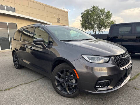 2022 Chrysler Pacifica Touring L
