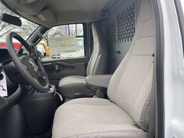 2025 Chevrolet Express 2500