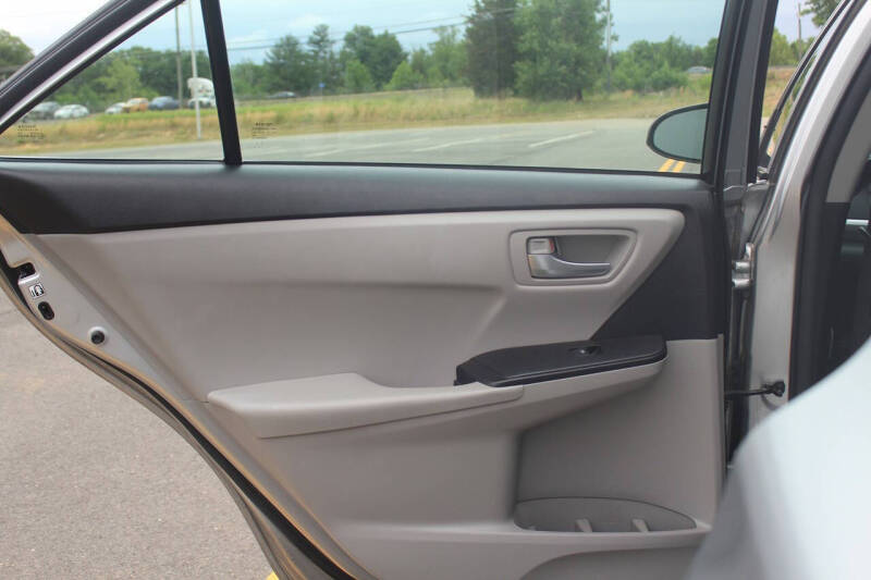 2017 Toyota Camry SE