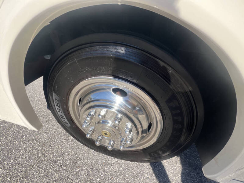 2019 Thor Motor Coach Hurricane