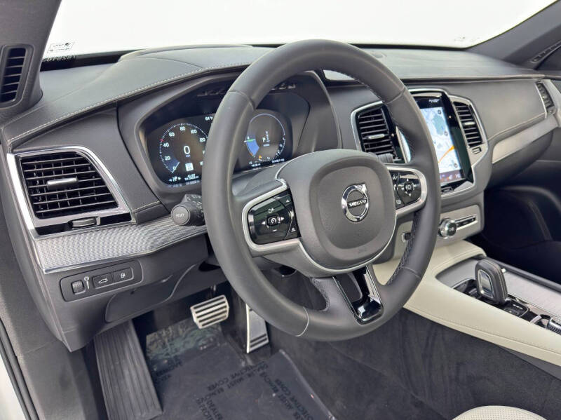 2022 Volvo XC90 Recharge T8 R-Design