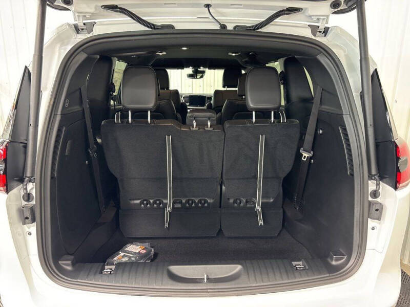 2027 Chrysler Pacifica Select