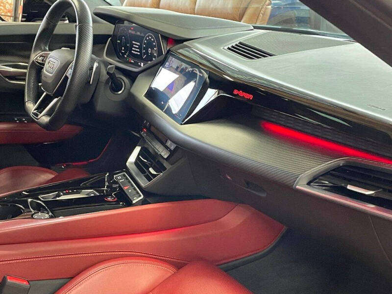 2024 Audi e-tron GT quattro Premium Plus