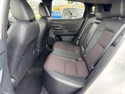 2025 Nissan Kicks SR