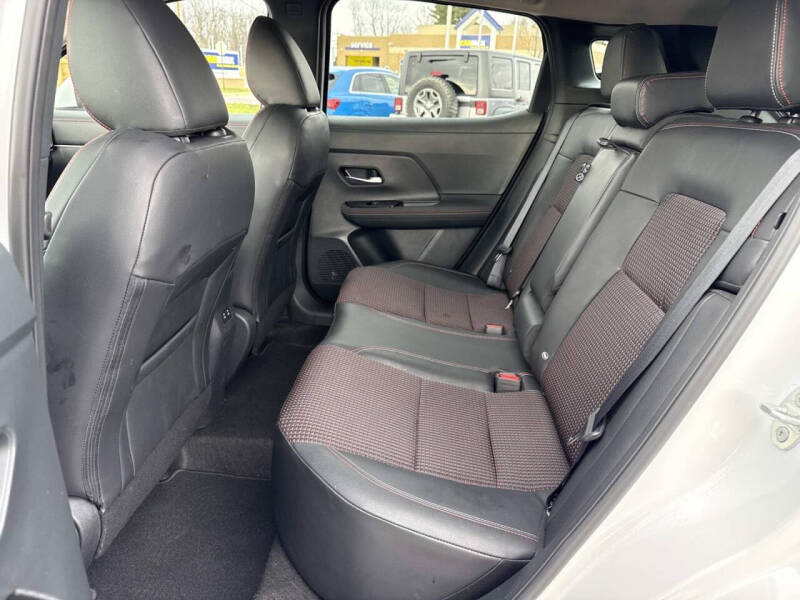 2025 Nissan Kicks SR