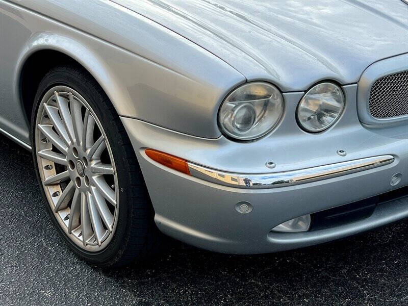 2007 Jaguar XJ Series XJR photo 9