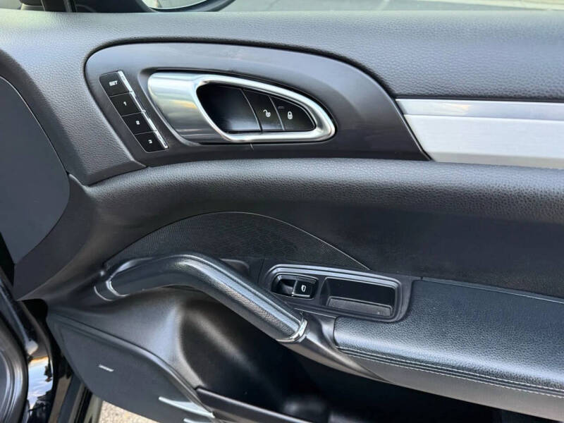 2013 Porsche Cayenne GTS