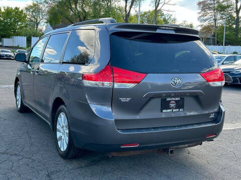 2014 Toyota Sienna LE 7-Passenger