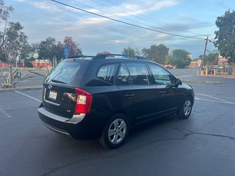 2009 Kia Rondo LX
