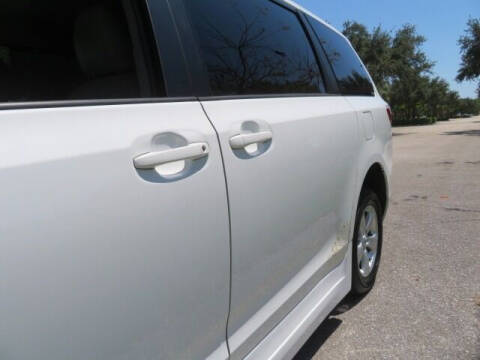 2016 Toyota Sienna LE Mobility 7-Passenger