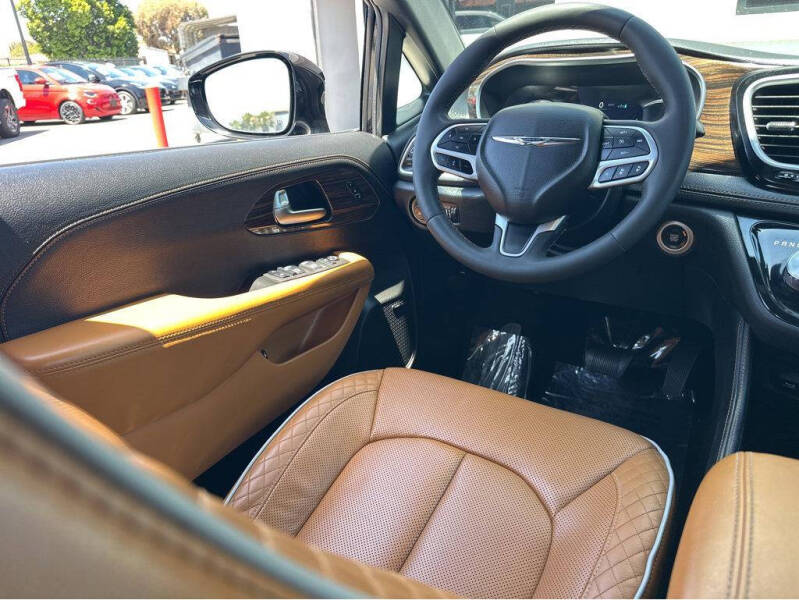 2023 Chrysler Pacifica Plug-In Hybrid Pinnacle
