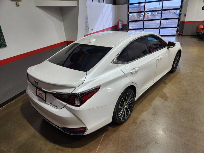 2023 Lexus ES 300h
