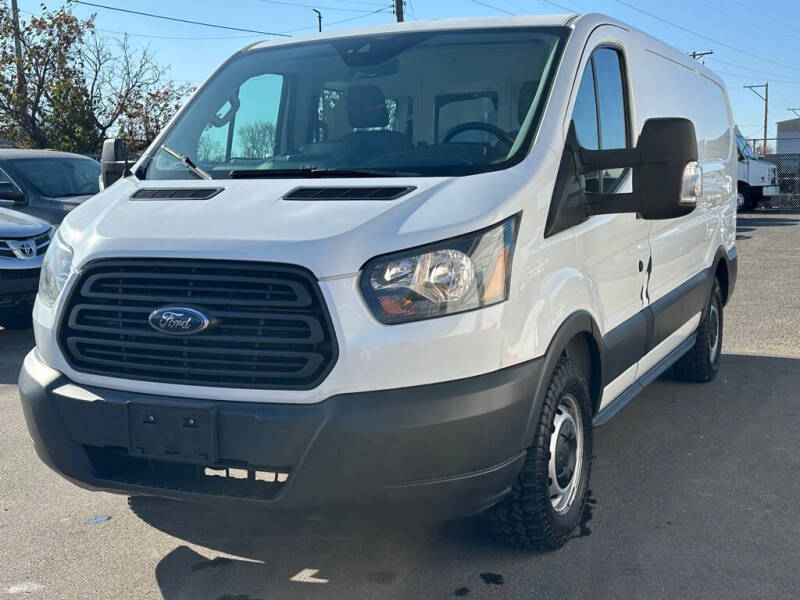 2016 Ford Transit Base's photo