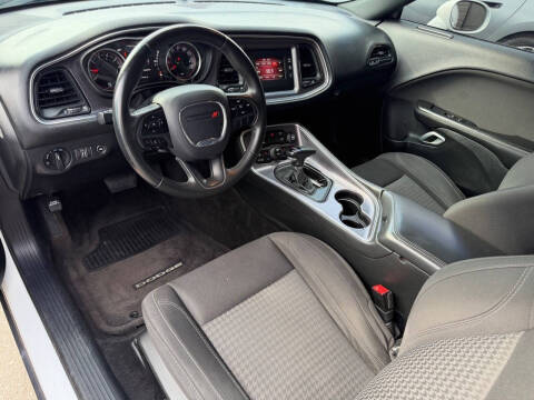 2017 Dodge Challenger SXT Plus
