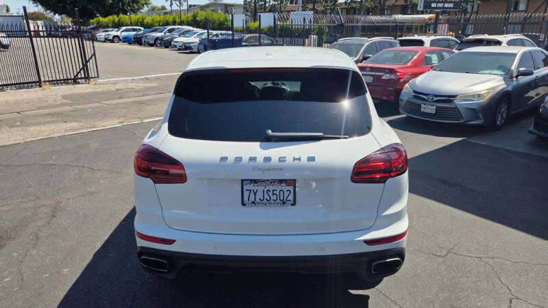 2017 Porsche Cayenne Platinum Edition
