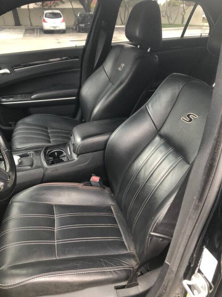 2019 CHRYSLER 300 Sedan - $18,500