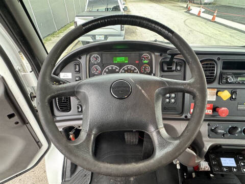 2017 Freightliner M2 106