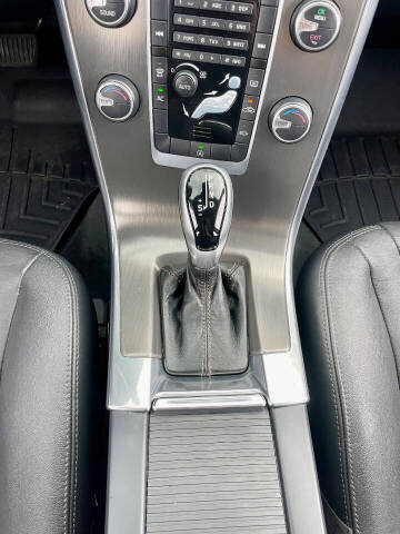 2015 Volvo XC60 T5 Drive-E Premier