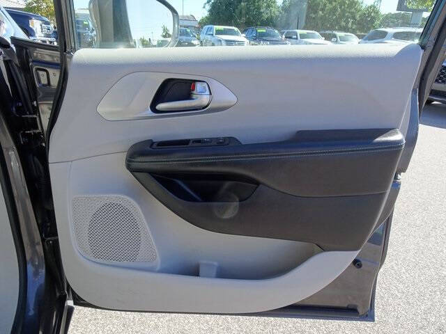 2017 Chrysler Pacifica Hybrid Premium